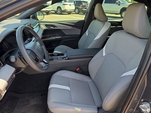 Used 2026 Toyota Camry SE FWD image 16