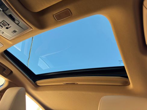 Used 2023 Lexus ES 350 w/ Premium Package FWD image 12