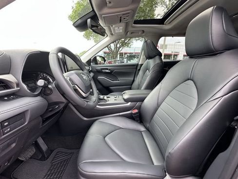 New 2026 Toyota Highlander XLE image 25