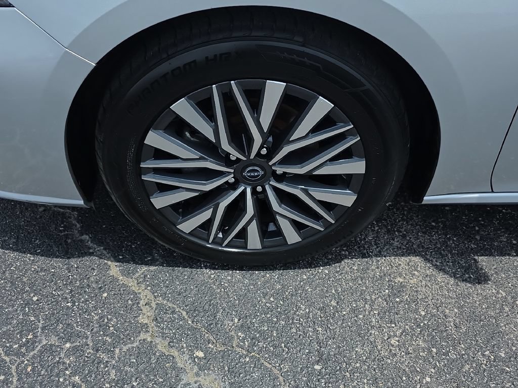 Used 2024 Nissan Altima 2.5 SV FWD image 10