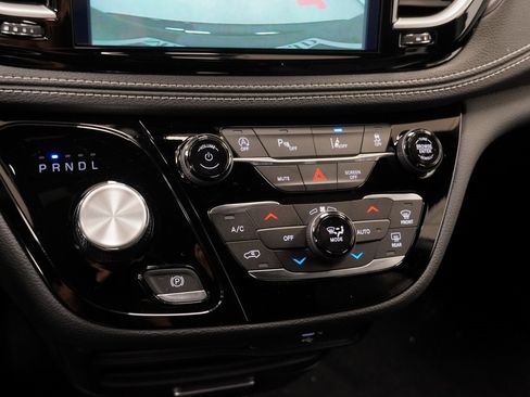 New 2026 Chrysler Pacifica Select image 24