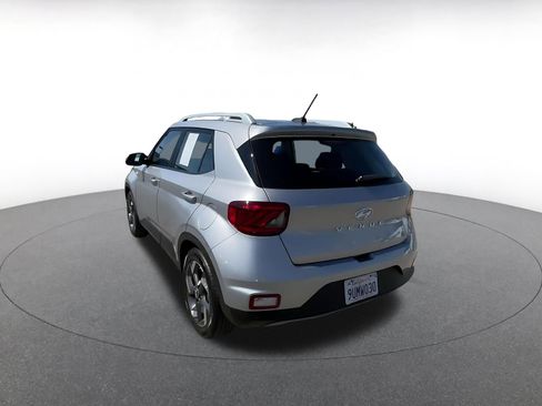 Used 2025 Hyundai Venue SEL image 11
