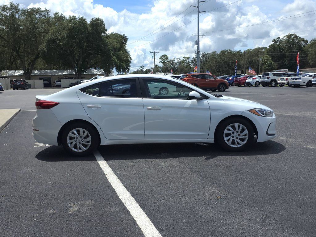 Used 2017 Hyundai Elantra SE FWD image 4