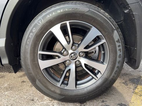 Used 2018 Toyota RAV4 XLE image 10