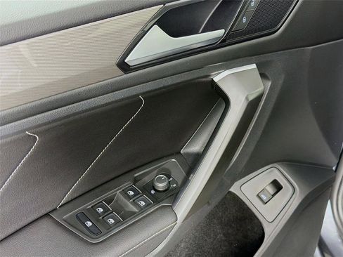 Used 2022 Volkswagen Tiguan SE AWD/4WD image 23