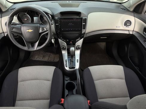 Used 2014 Chevrolet Cruze LS image 11
