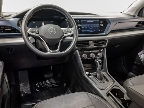 Used 2023 Volkswagen Taos SE w/ Panoramic Sunroof Package FWD image 7