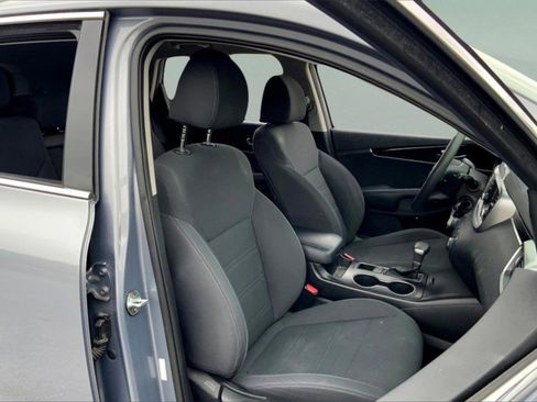 Used 2020 Kia Sorento LX image 10