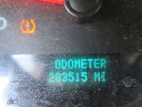 Used 2008 GMC Yukon SLT w/ SLT Preferred Equipment Group AWD/4WD image 28