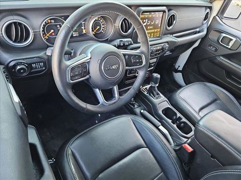 Used 2018 Jeep Wrangler Unlimited Sahara AWD/4WD image 10