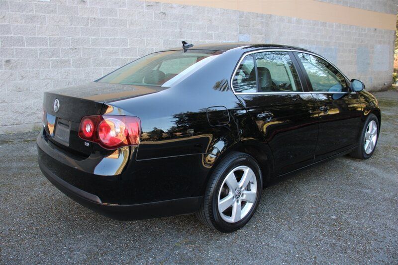 Used 2009 Volkswagen Jetta SE FWD image 3