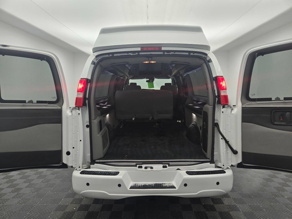 Used 2020 Chevrolet Express 2500 Extended RWD image 6