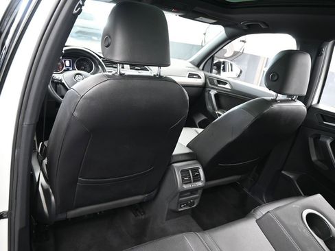 Used 2020 Volkswagen Tiguan SE R-Line image 33