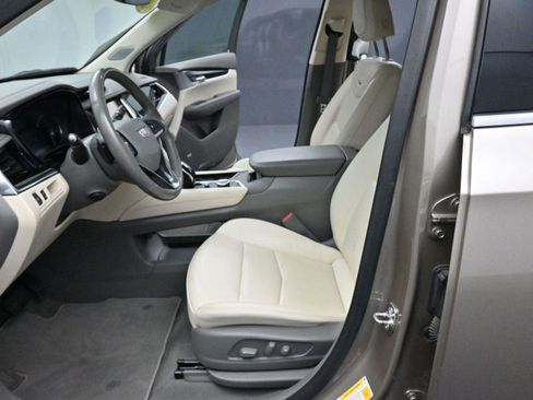 Used 2022 Cadillac XT6 Premium Luxury image 16