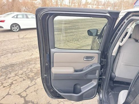 Used 2022 Nissan Frontier SV image 16