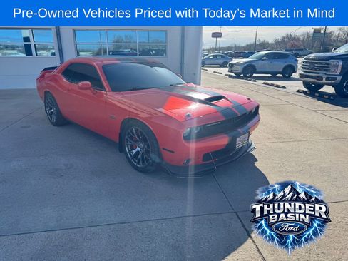 Used 2016 Dodge Challenger SRT w/ Technology Group image 9