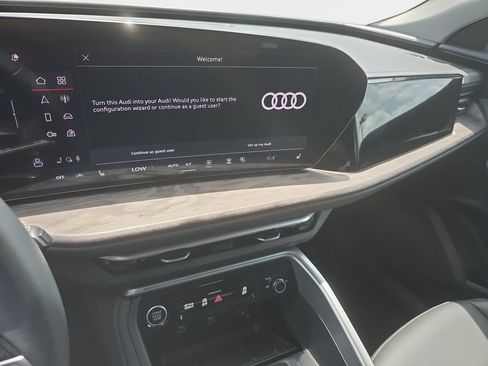Certified 2025 Audi Q5 Premium w/ Convenience Package AWD/4WD image 14