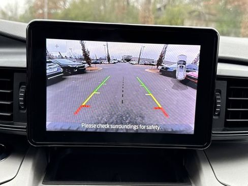 Used 2022 Ford Explorer XLT image 27