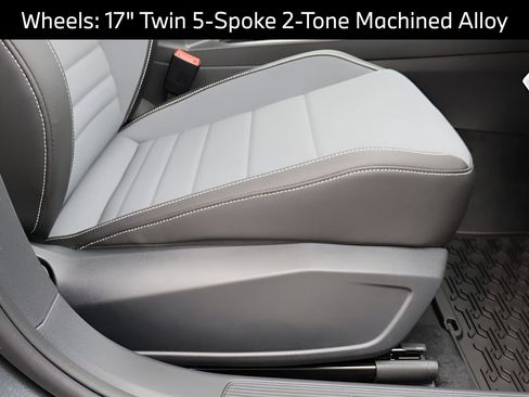 Used 2025 Volkswagen Jetta SE image 14