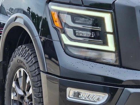 Used 2021 Nissan Titan PRO-4X w/ Pro-4x Convenience Package AWD/4WD image 4