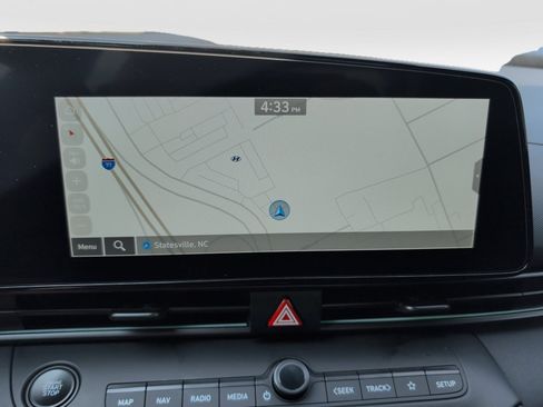 Used 2025 Hyundai Elantra SEL FWD image 17