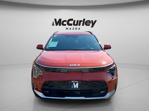 Used 2023 Kia Niro Wave w/ Wave Preserve Package FWD image 2