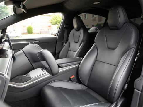Used 2023 Tesla Model X Plaid AWD/4WD image 5