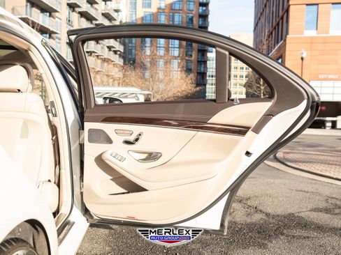 Used 2018 Mercedes-Benz S 560 4MATIC Sedan w/ Premium Package image 49