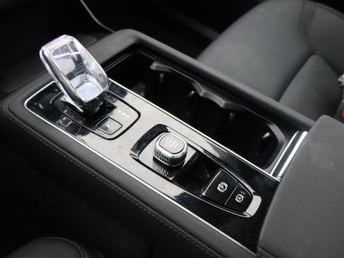 Used 2025 Volvo XC90 B6 Plus image 28