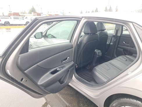 Used 2023 Hyundai Elantra Limited image 12