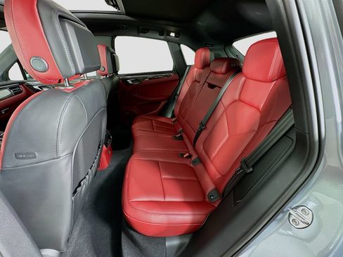 Certified 2025 Porsche Macan AWD/4WD image 24