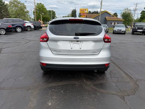 Used 2015 Ford Focus SE w/ Equipment Group 201A FWD image 9