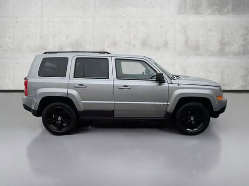Used 2016 Jeep Patriot Latitude image 4