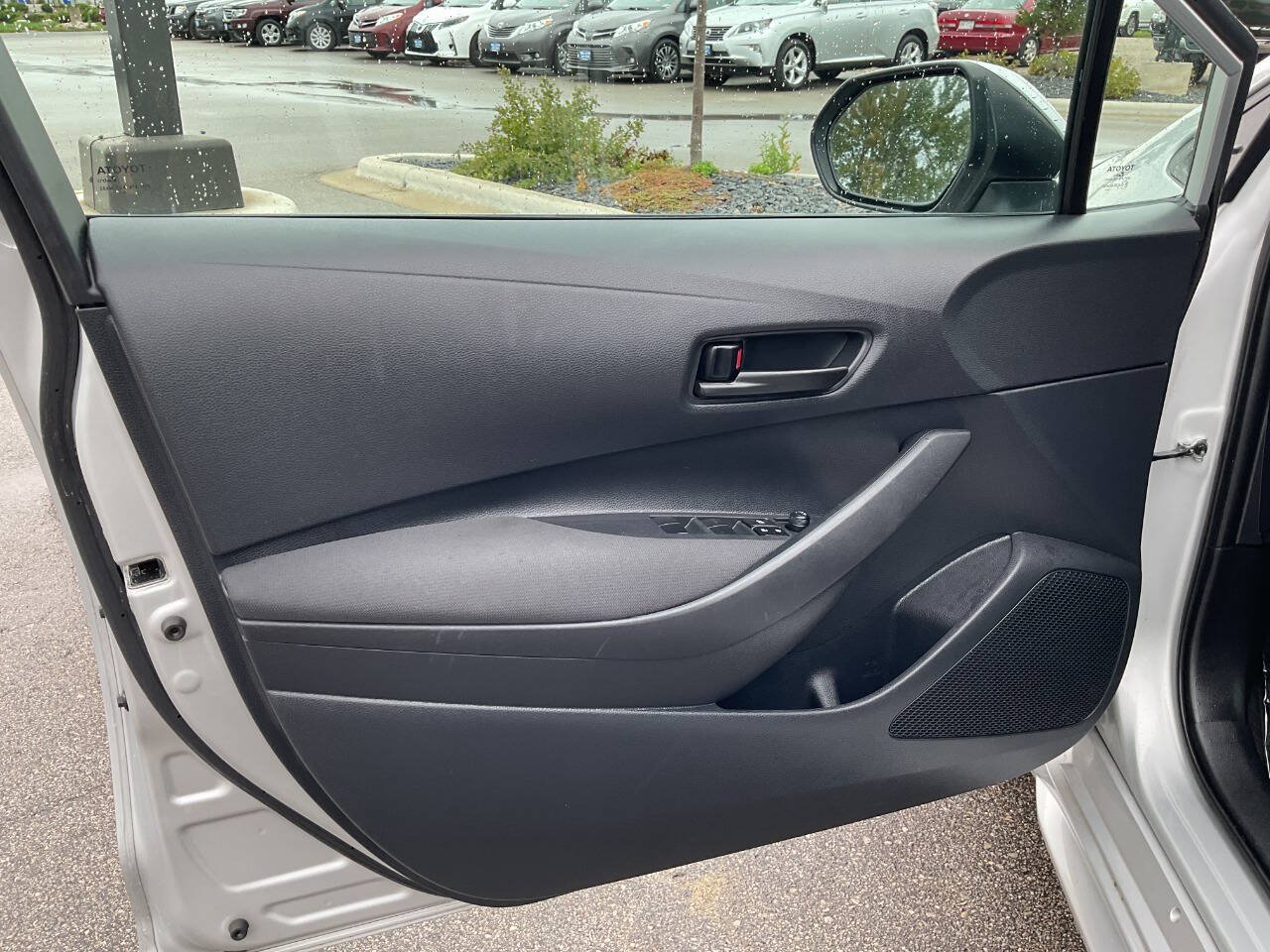Used 2025 Toyota Corolla LE FWD image 33