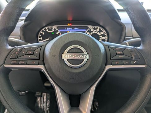 Used 2025 Nissan Altima 2.5 SV FWD image 19
