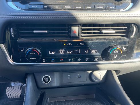 Used 2023 Nissan Rogue SL w/ SL Premium Package image 29