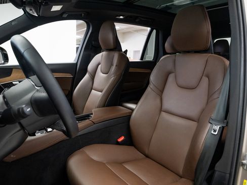 Used 2023 Volvo XC90 T8 Plus image 19