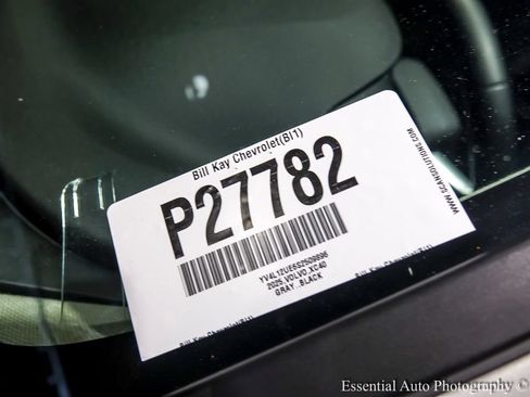 Used 2025 Volvo XC40 B5 Plus AWD/4WD image 34