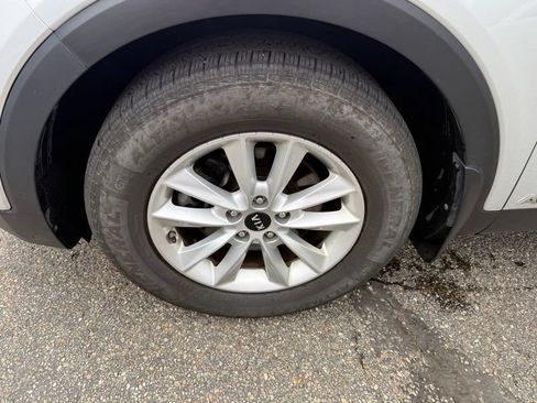 Used 2019 Kia Sorento AWD w/ LX Convenience Package image 17