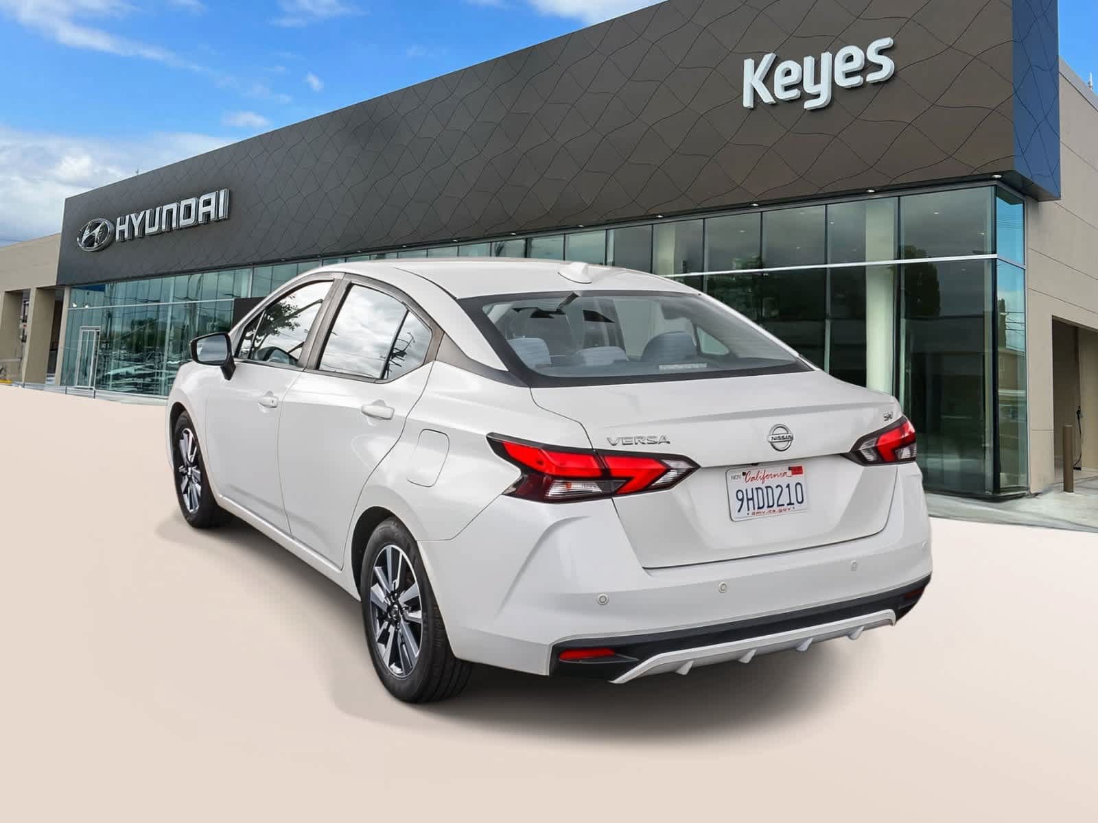 Used 2020 Nissan Versa SV FWD image 7