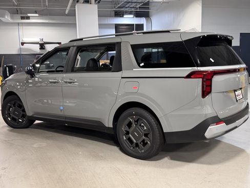 New 2026 Kia Carnival EX image 21