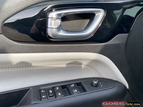 Certified 2025 Jeep Compass Limited image 23