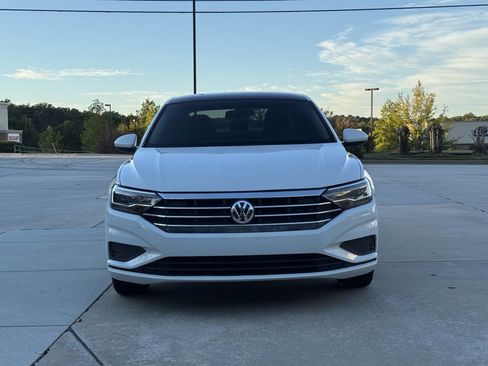 Used 2021 Volkswagen Jetta SE image 2