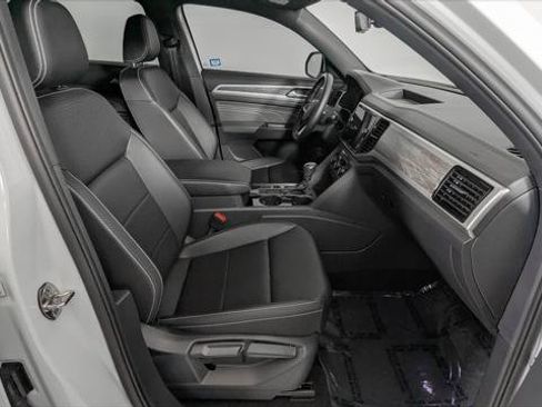 Used 2023 Volkswagen Atlas Cross Sport SE FWD image 23