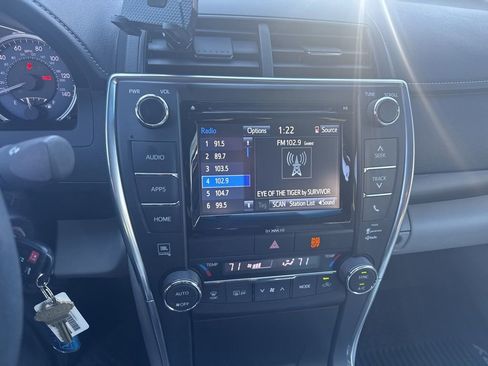 Used 2017 Toyota Camry XLE image 13