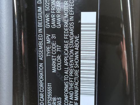 Used 2025 Volvo XC40 B5 Core image 29