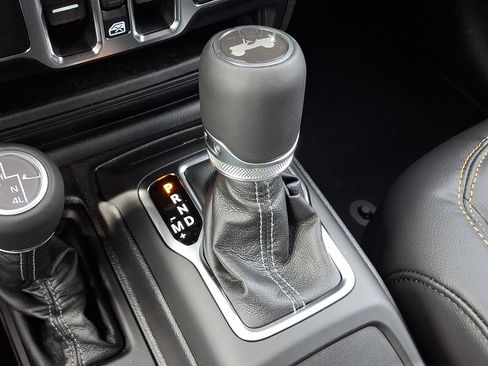 New 2026 Jeep Wrangler Unlimited Sahara AWD/4WD image 10