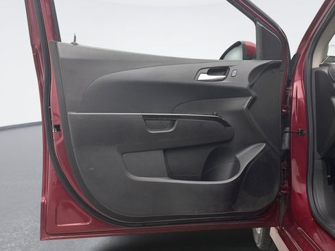 Used 2017 Chevrolet Sonic LT image 9