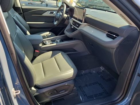Used 2026 Ford Explorer Active w/ Active Comfort Package RWD image 16