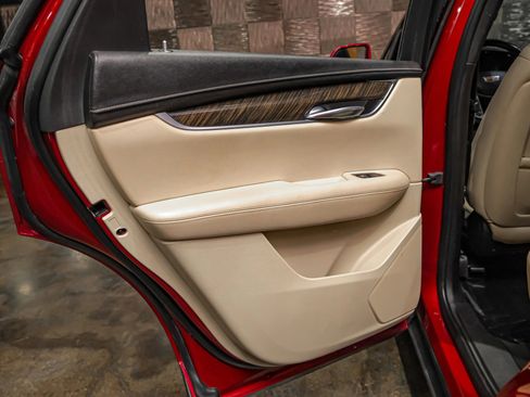 Used 2019 Cadillac XT5 FWD image 38